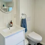 Renovated With Outdoor Kitchen Near بيت للعطل