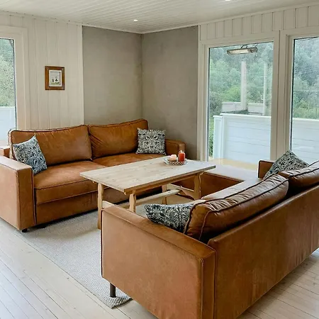 Renovated With Outdoor Kitchen Near