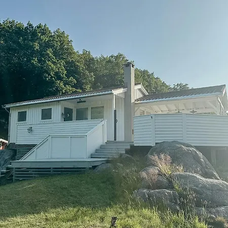 Renovated With Outdoor Kitchen Near